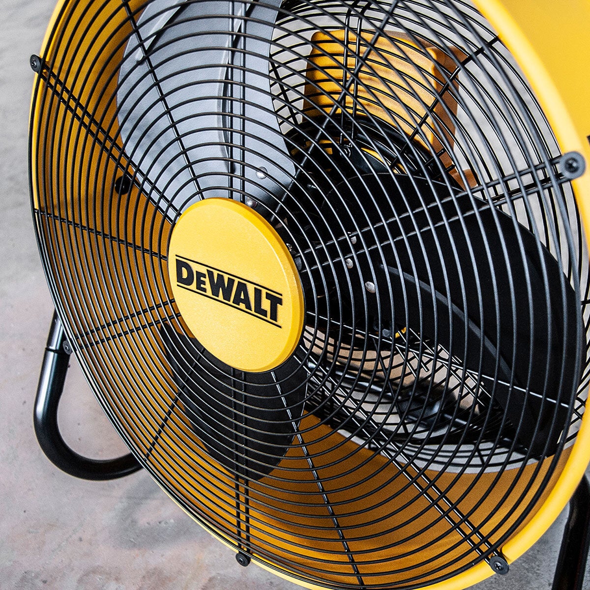 DEWALT® 18" (46cm) Industrial Floor Fan - DXF1853