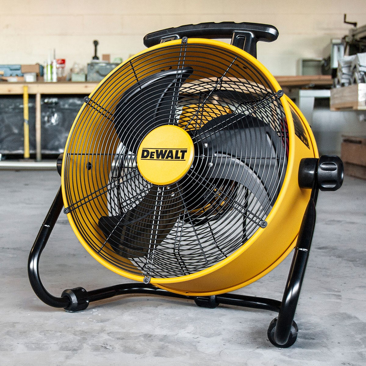 DEWALT® 18" (46cm) Industrial Floor Fan - DXF1853